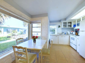 Unit 115 Courtyard Condo In Oceanfront Complex